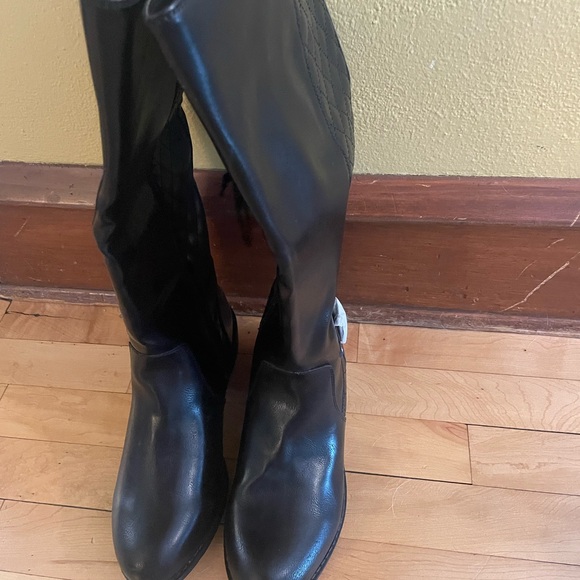 St John’s Bay Black Dexmore Boots 9.5 wide New - Picture 2 of 6
